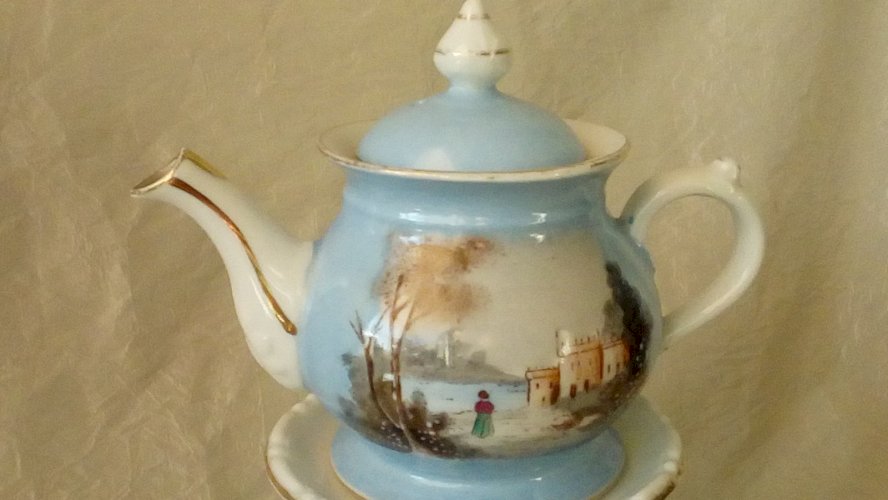 ANCIENNE TISANIERE EN PORCELAINE DE PARIS DECOR PAYSAGE FIN 19 éme debut 20 éme*