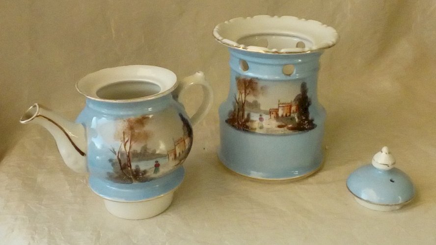 ANCIENNE TISANIERE EN PORCELAINE DE PARIS DECOR PAYSAGE FIN 19 éme debut 20 éme*