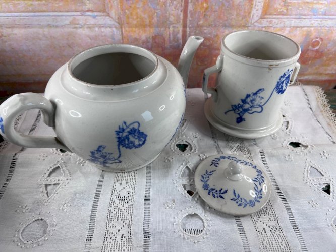 Ancienne tisanière Saint-Uze en faïence bleue – French Blue White Faience