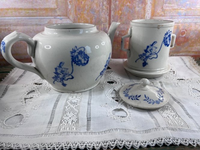 Ancienne tisanière Saint-Uze en faïence bleue – French Blue White Faience