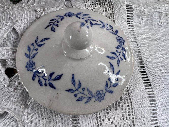 Ancienne tisanière Saint-Uze en faïence bleue – French Blue White Faience