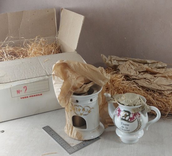 Ancienne tisanière / veilleuse, Tisane de la charité, en porcelaine de Limoges