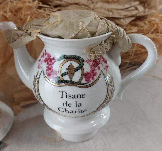 Ancienne tisanière / veilleuse, Tisane de la charité, en porcelaine de Limoges