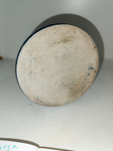 ancienne vase/pot attribué a la manufacture st uze en etat satisfaisant