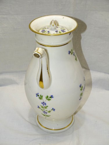 -ANCIENNE VERSEUSE PORCELAINE MODELE AUX BARBEAUX EMPIRE début XIXe  D