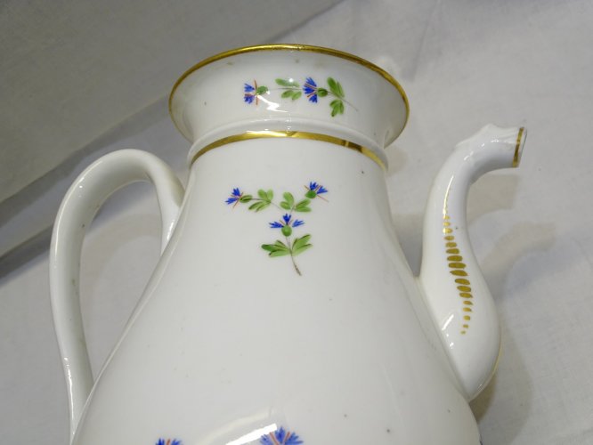 -ANCIENNE VERSEUSE PORCELAINE MODELE AUX BARBEAUX EMPIRE début XIXe  D