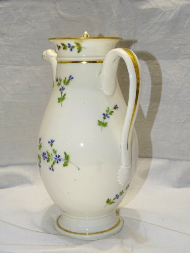 -ANCIENNE VERSEUSE PORCELAINE MODELE AUX BARBEAUX EMPIRE début XIXe  D