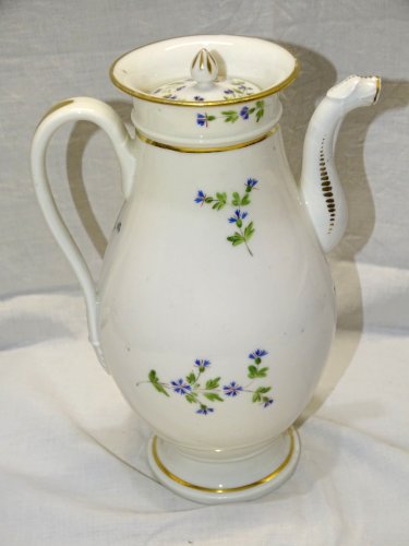 -ANCIENNE VERSEUSE PORCELAINE MODELE AUX BARBEAUX EMPIRE début XIXe  D