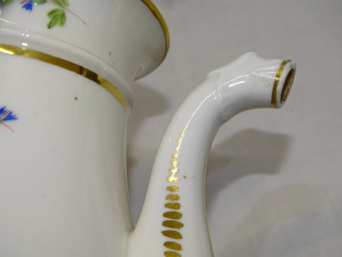 -ANCIENNE VERSEUSE PORCELAINE MODELE AUX BARBEAUX EMPIRE début XIXe  D