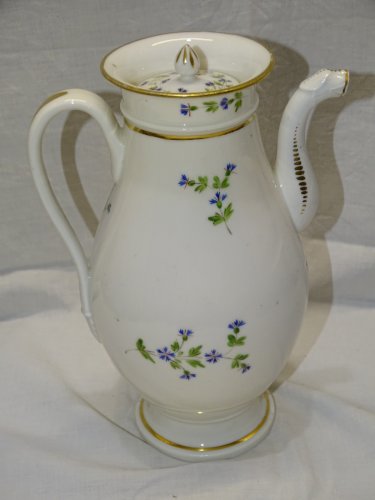 -ANCIENNE VERSEUSE PORCELAINE MODELE AUX BARBEAUX EMPIRE début XIXe  D