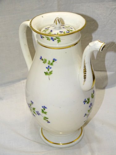 -ANCIENNE VERSEUSE PORCELAINE MODELE AUX BARBEAUX EMPIRE début XIXe  D
