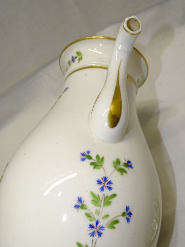 -ANCIENNE VERSEUSE PORCELAINE MODELE AUX BARBEAUX EMPIRE début XIXe  D