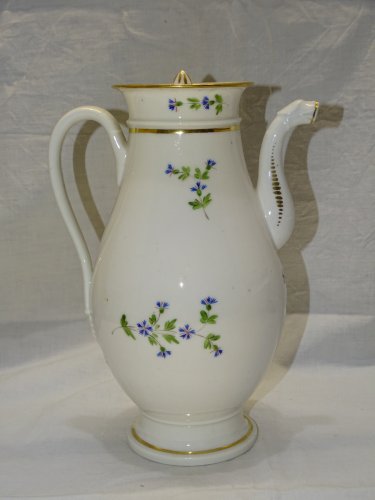 -ANCIENNE VERSEUSE PORCELAINE MODELE AUX BARBEAUX EMPIRE début XIXe  D