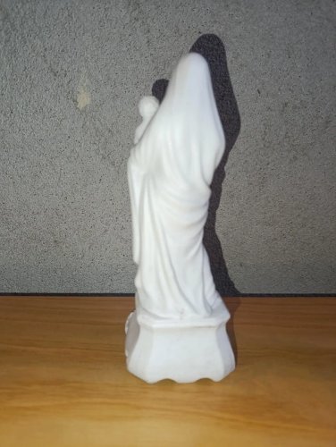 ancienne  vierge à lenfant en biscuit en bon etat