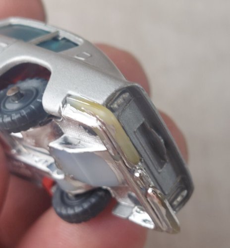 Ancienne voiture, Aston Martin, James Bond, pneus gris, Husky, vintage