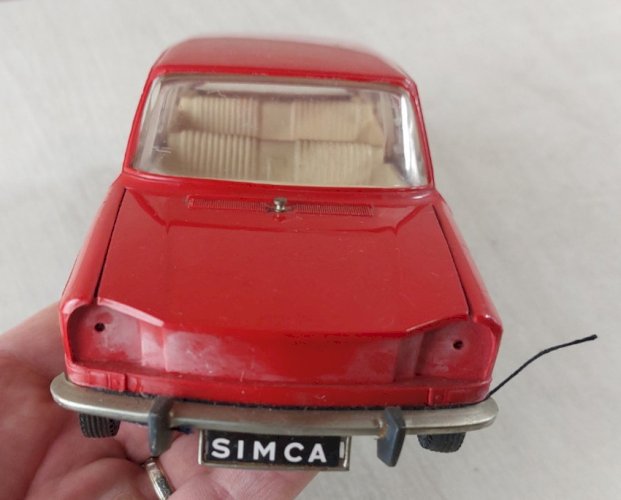 Ancienne voiture break, Simca 1501, en plastique, à friction, Joustra