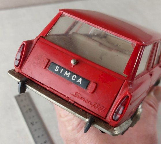 Ancienne voiture break, Simca 1501, en plastique, à friction, Joustra