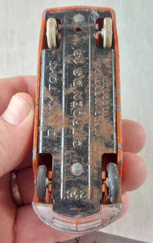 Ancienne voiture, Citroën DS 19, 24C, Dinky Toys ^
