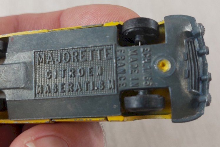 Ancienne voiture, Citroën Maserati SM jaune, Majorette ^