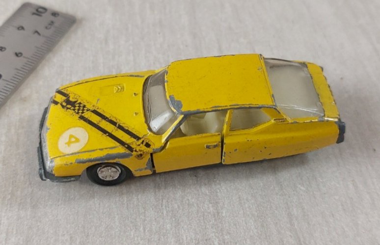 Ancienne voiture, Citroën Maserati SM jaune, Majorette ^