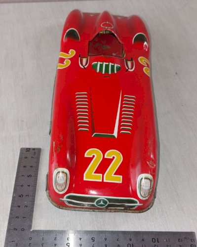 Ancienne voiture de course en tôle, Mercedes 22, Joustra