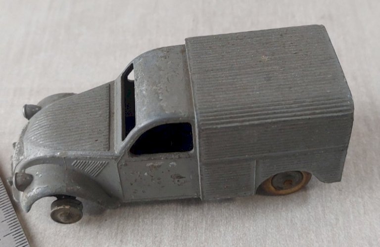 Ancienne voiture en métal, 2 CV fourgon Citroën, miniature JRD