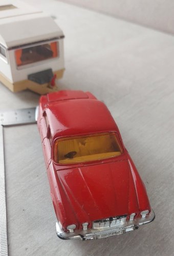 Ancienne voiture, en métal, Jaguar XJ12 + caravane Europa, Matchbox