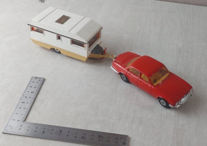 Ancienne voiture, en métal, Jaguar XJ12 + caravane Europa, Matchbox