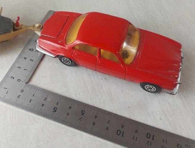 Ancienne voiture, en métal, Jaguar XJ12 + caravane Europa, Matchbox