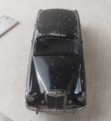 Ancienne voiture, en métal, Mercedes 220, CIJ