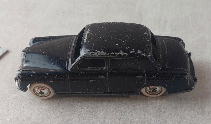Ancienne voiture, en métal, Mercedes 220, CIJ