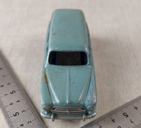 Ancienne voiture en métal, Peugeot 403 U5, 24F, Dinky Toys