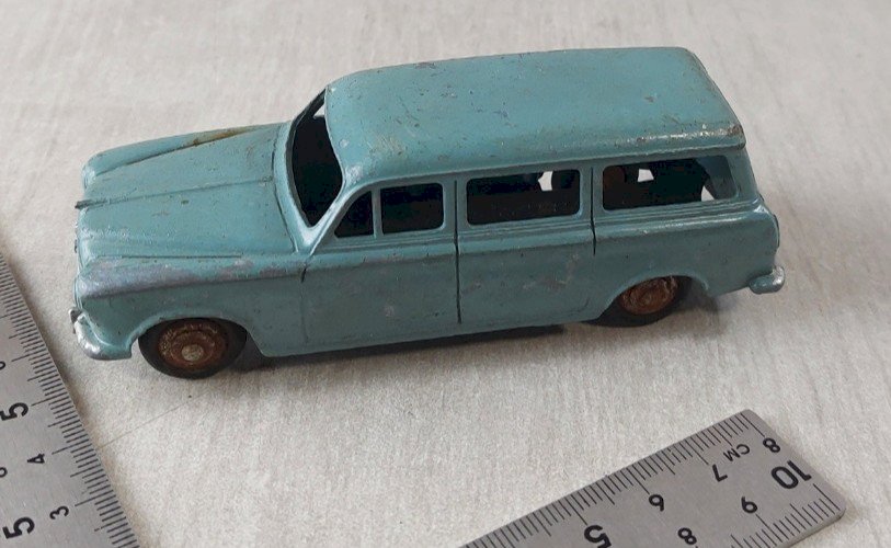 Ancienne voiture en métal, Peugeot 403 U5, 24F, Dinky Toys