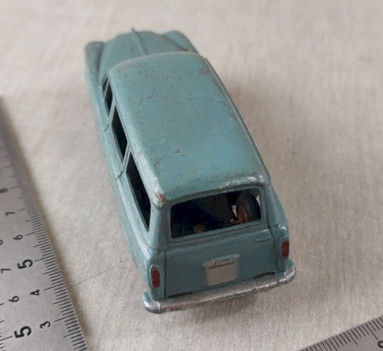 Ancienne voiture en métal, Peugeot 403 U5, 24F, Dinky Toys