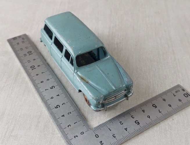Ancienne voiture en métal, Peugeot 403 U5, 24F, Dinky Toys