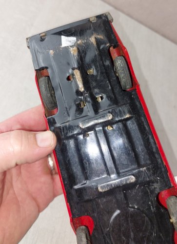 Ancienne voiture en tôle à friction, Ford Break