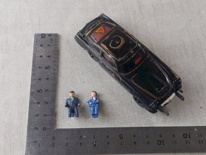 Ancienne voiture, James Bond, Aston Martin DB5, Corgi Toys ^