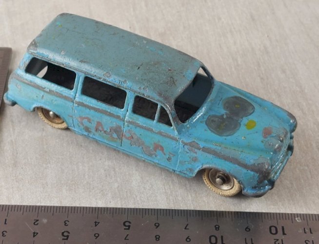 Ancienne voiture, Peugeot 403 U5, 24F, Dinky Toys ^