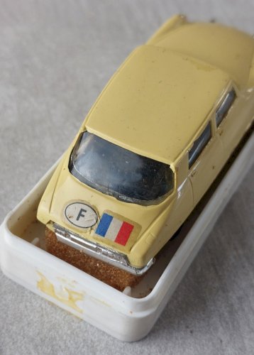 Ancienne voiture pour circuit électrique, Citroën DS19, Faller, 4854