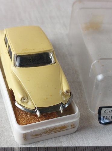 Ancienne voiture pour circuit électrique, Citroën DS19, Faller, 4854