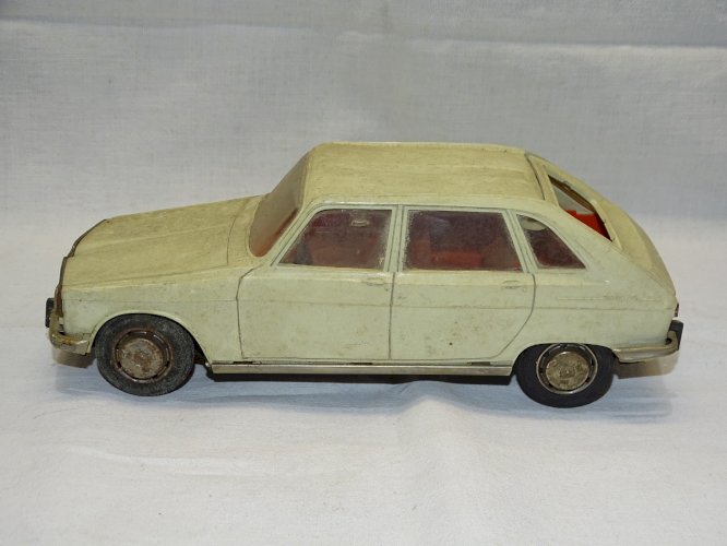 - ANCIENNE VOITURE RENAULT 16 A FRICTION PNEUS Marqués JOUSTRA JOUET ANCIEN