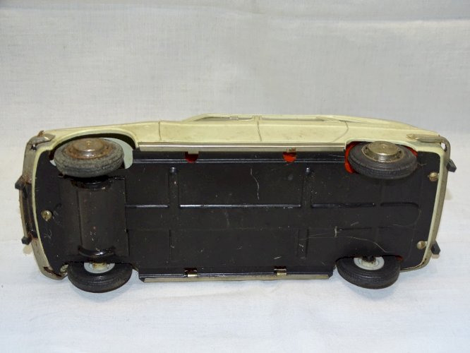 - ANCIENNE VOITURE RENAULT 16 A FRICTION PNEUS Marqués JOUSTRA JOUET ANCIEN