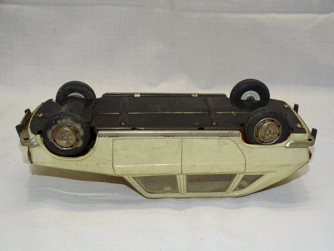 - ANCIENNE VOITURE RENAULT 16 A FRICTION PNEUS Marqués JOUSTRA JOUET ANCIEN