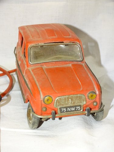 - ANCIENNE VOITURE RENAULT 4L FILOGUIDEE JOUSTRA JUS DE GRENIER JOUET ANCIEN