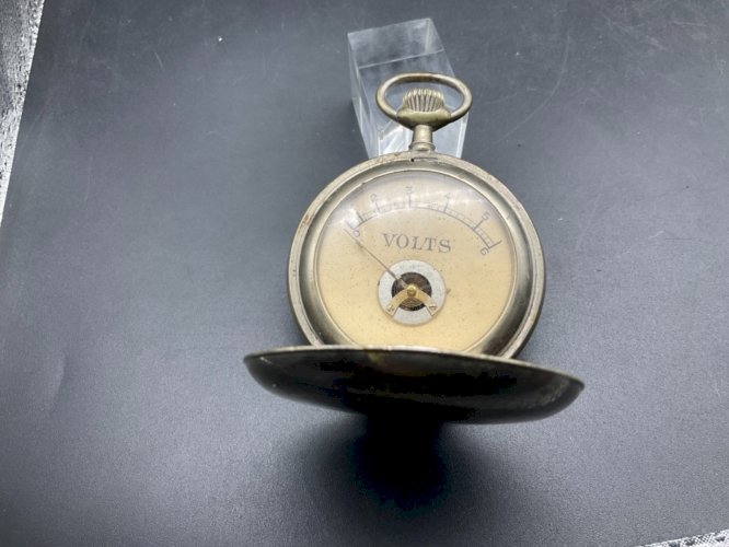 Ancienne volts mètres en forme de Montre Gousset