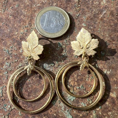 Anciennes boucles d’oreilles stock neuf Vers  1900 créole feuille original, coll