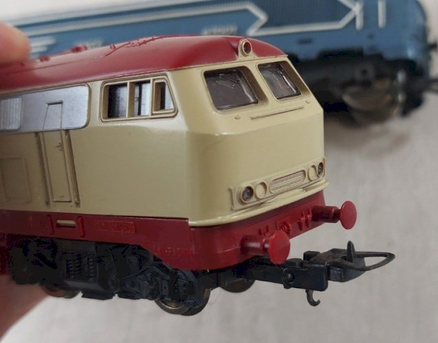 Anciennes locomotives Diesel, SNCF 67001 Jouef + DB 218 217-8 Lima , en HO