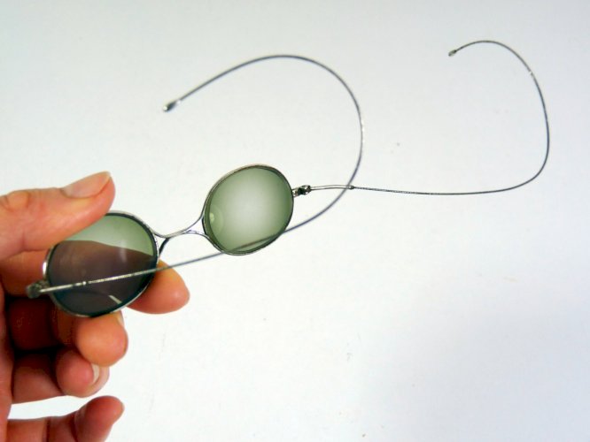 Anciennes lunettes 1900 monture argent, étui cuir F. SENOIT LYON