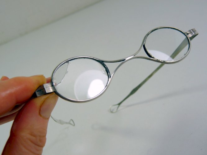 Anciennes lunettes 1900 monture argent, poinçons, étui velours noir