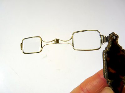 Anciennes lunettes pliantes lorgons XIX° argent, écaille